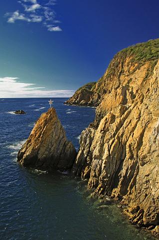 019 Acapulco, Mexico, la quebrada cliff divers.JPG